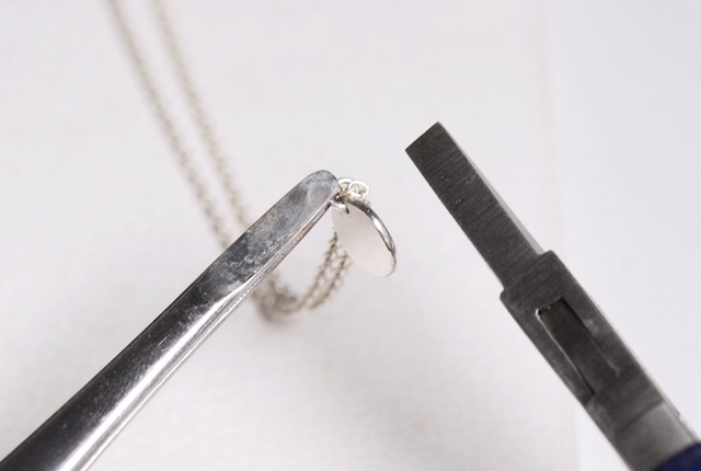 ピアスの表面加工