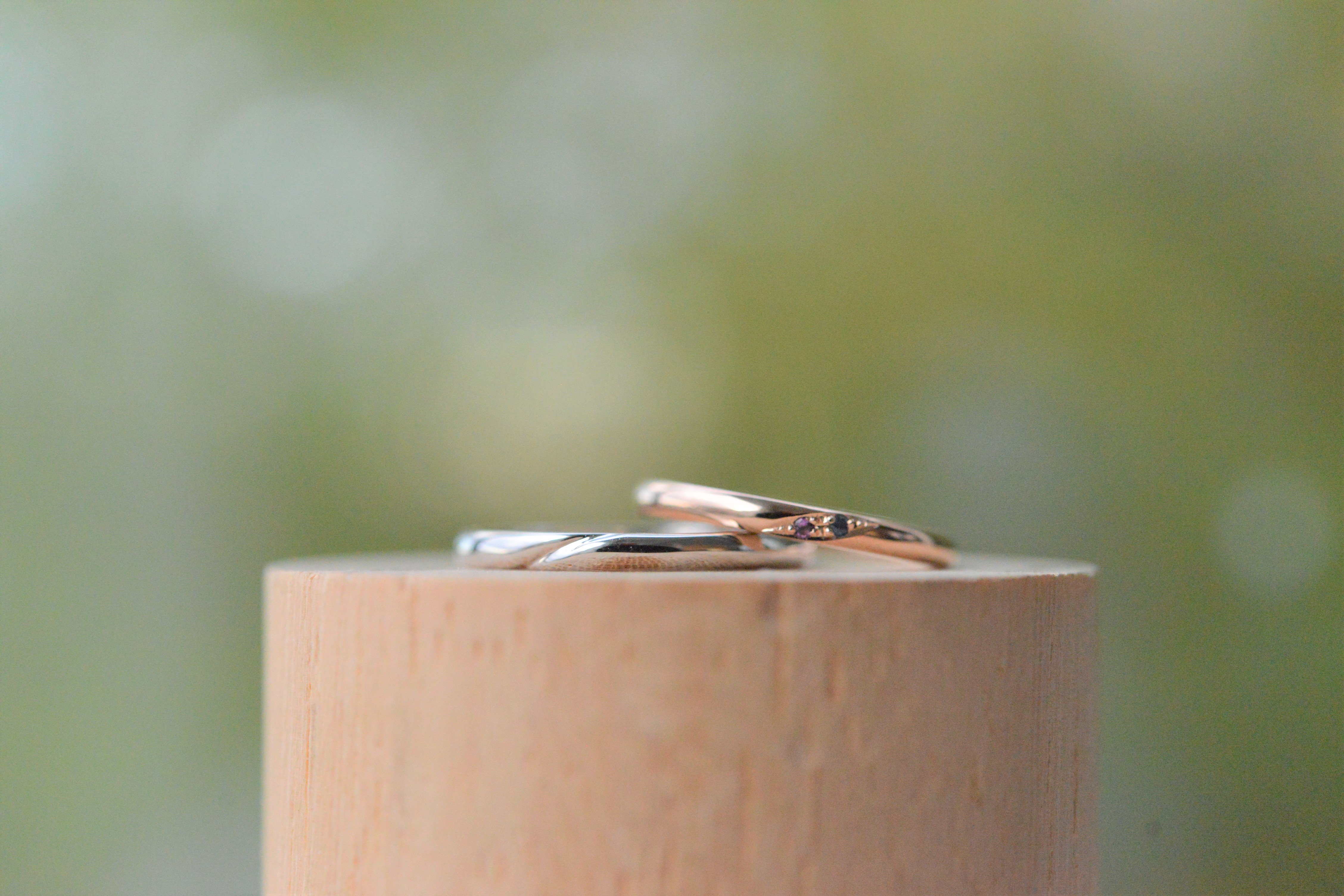 レッドゴールドで被らない結婚指輪に！特徴やデザインを紹介